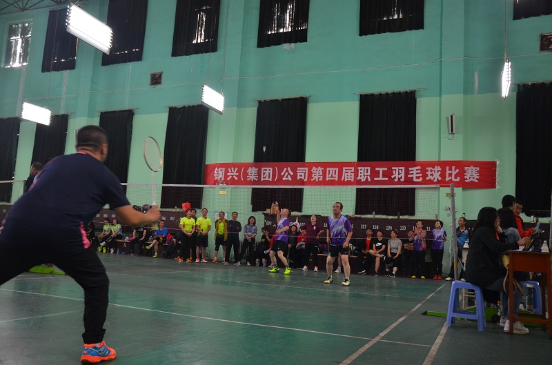 1579397420135683.jpg 集團(tuán)公司第四屆職工羽毛球比賽圓滿落幕2.jpg